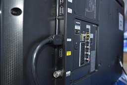 и зарядка не кислая, в мизинец толщиной в HDMI порт воткнута