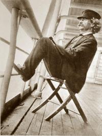 Из книги Письма с Земли:
«Не понимаю, каким образом человек, не лишенный юмора, может быть верующим – разве что он сознательно закроет глаза своего рассудка и будет силой держать их закрытыми».
"Многие из этих людей наделены способностью рассуждать, но когда дело касается религии, никто этой способностью не пользуется."
"Мы увидели, как на протяжении столетий христианство и цивилизация шагали рука об руку, "оставляя на своем пути голод, опустошение, смерть и другие признаки прогресса", - как сказал Сатана."
И любимая :
"Человек был создан в последний день творения, когда бог уже утомился."