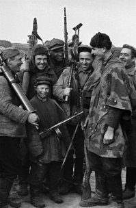 Партизаны 1941 - 1944 г. на рисунках Андрея Каращука