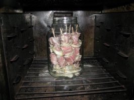 Андрей классно всё, правда курочка у меня получилась немного суховатой, видимо передержал. 
Вот тебе следующая идея . Сними ролик про то как можно приготовить шашлычок в трёхлитровом баллоне . Такой железной штуки как у тебя не у всех есть, а вот баллон найдётся. Кстати если добавить чуть чуть "Жидкого дыма" , то ещё и запах костра будет. Хотя тут на любителя