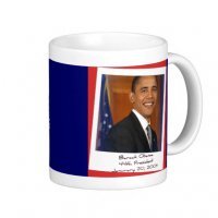 Трындец. "Я фигею, дорогая редакция", как говорится. США завалены сувениркой с Обамой:



И это "Круто! Свобода! Демократия! Патриоты!". Но, блин, та же самая фигня с Путиным в России, причём, в гораздо меньших масштабах, это "Фуфло! Культ личности! Диктатура! Жополизы!". Товарисчи, где ваши мозги? "К человеку с кошкой едет неотложка, Человеку бедному мозг больной свело...".