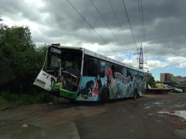 Теперь он стоит на разборке на Космонавтов