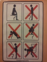 16 курьезных случаев в общественном туалете