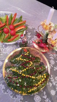 А вот у меня жена такую красоту изваяла на НГ! Называется "Салат Ёлочка" :   :)