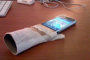 Чехол для iPhone в виде машины времени из фильма «Назад в будущее» 