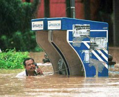 Необычные телефонные будки