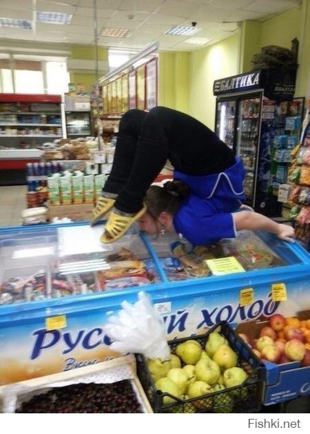 Интересный способ открытия холодильника))