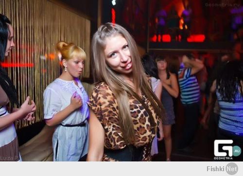 У нее походу верхняя губа лопнула от силикона)))))
