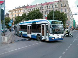 Рига. Старых Шкод уже мало. Новые Шкоды - дуобусы. Белорусских штук 10 всего.