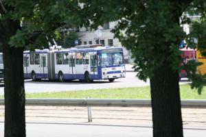 Рига. Старых Шкод уже мало. Новые Шкоды - дуобусы. Белорусских штук 10 всего.