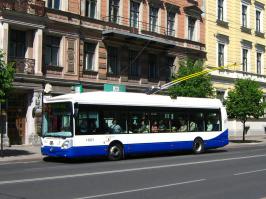 Рига. Старых Шкод уже мало. Новые Шкоды - дуобусы. Белорусских штук 10 всего.