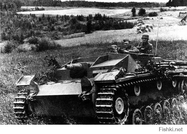 На фото явно не StuG III
Здесь речь идет скорее всего о StuG III Ausf. C
Вот фотка из-под Смоленска 1941 г.
