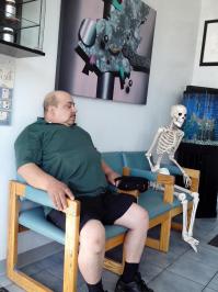 Давно чувак в очереди к врачу сидит.)))