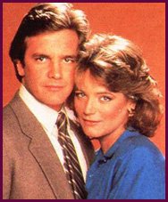 Лэйн Дэвис И Харли Джейн Козак исполнители ролей Мэйсона Кепвелла и Мэри Дюваль в Санта-Барбаре.