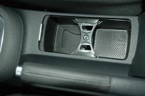 Открывашка в Гольфе, входит в базовою комплектацию. Ибо немцы!