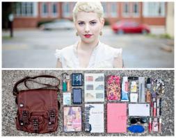 А что за DVD у неё? Внизу слева.