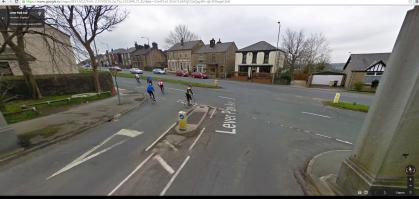 Типичные окраины Хорвича, где разбитые дороги искать, подскажи?
На второй картинке гугломобиль давит жиртрестов на великах