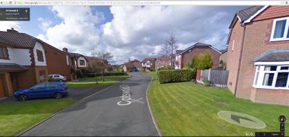 Типичные окраины Хорвича, где разбитые дороги искать, подскажи?
На второй картинке гугломобиль давит жиртрестов на великах