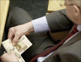 Сидят, сторублевые купюры рассматривают!
-