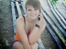 Замечательный поэт Новороссии Ангелина Тарасюк:

С праздником Ангелина!