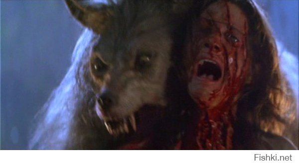 Мой первый фильм ужасов и самый сильный страх детства.Плохая луна или Зловещая луна.Не смотря на то,что фильм старый,собака была сделана достаточно реалистично.)