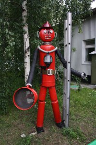 Железные изделия. Полуавтомат и ящик с железяками и всё!