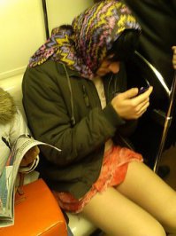 Модные люди в метро