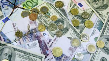 Санкции против России окажут на мировую экономику гораздо более негативное действие, чем предполагается сейчас, однако эксперты не могут сказать наверняка, какими будут реальные потери для всех стран, пишет The Financial Times.