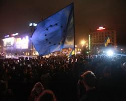вот тебе сепаратисты которые махали флагом другого гос-ва, почему их СБУ не забрало? Или КАЛОмойский не убил, или их заживо не сожгли как людей в Одессе?