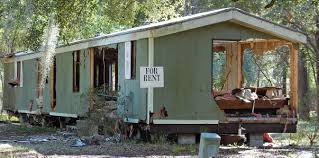 Да не вопрос. Только где ты здесь акт вандализма увидел? Дом старый, старой посттройки. Подобные дома в Омериках докуя найти можно. У наших - отличное чувство юмора, в отличие от их. Лучшее, что я нашёл - это вот такой их юмор. Надпись "продаётся".