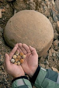 Добавлю!
Остров Чампа, Россия, "Необъяснимый остров круглых камней"