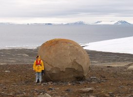 Добавлю!
Остров Чампа, Россия, "Необъяснимый остров круглых камней"