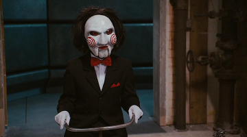 голос у него как в фильме "очень страшное кино"