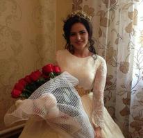 Девушка инвалид, не сдалась, занимается общественной деятельностью, нашла свое счастье и вышла замуж, почему минусы? Жениху отдельный респект!