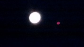 Тоже фотконул и какое-то красное - непонятное появилось