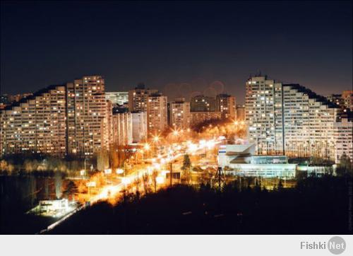 Ворота города Кишинёв
сдача в эксплуатацию - 1986 год, особенности- скоростные лифты, 4хкомнатные квартиры с общей площадью более 100 м2 и 2мя длинными балконами