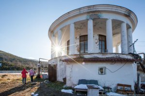 Это покрашено!? Шикарная архитектура, и довести до такого состояния!

Я что-то не очень припомню, чтобы в СССР было такое убожество.

Какая же это ностальгия?