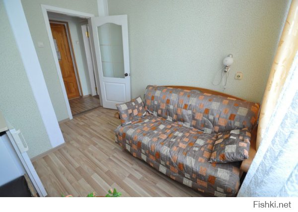 Я в шоке! Директора давно пора сажать за такую халатность. У нас в городе тоже есть санаторий - сравните сами. Специально выбирал фото по которым нельзя догадаться где именно и как называется, чтобы не сочли за рекламу. Люди едут ОТДЫХАТЬ, а там разруха как после гражданской войны. У нас есть и vip и прочая фигня, но ведь не зависимо от того сколько денег человек потратил отношение к нему должно быть человеческое.