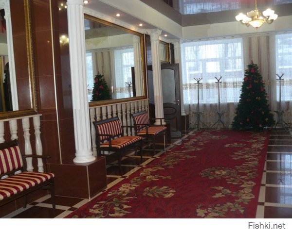 Я в шоке! Директора давно пора сажать за такую халатность. У нас в городе тоже есть санаторий - сравните сами. Специально выбирал фото по которым нельзя догадаться где именно и как называется, чтобы не сочли за рекламу. Люди едут ОТДЫХАТЬ, а там разруха как после гражданской войны. У нас есть и vip и прочая фигня, но ведь не зависимо от того сколько денег человек потратил отношение к нему должно быть человеческое.