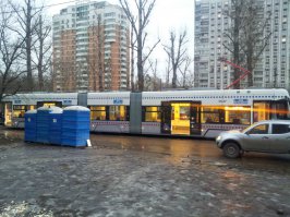 Прикольно. А на Щукинской вот такие удлиненные трамвайчики ходят: