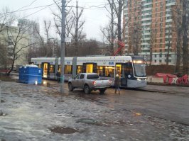 Прикольно. А на Щукинской вот такие удлиненные трамвайчики ходят: