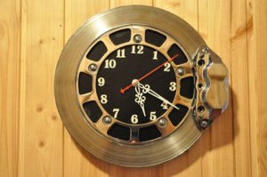Настенные часы из диска сцепления