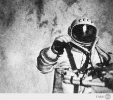 Алексею Архиповичу здоровья и долгих лет! Уникальный человек! Прошу меня простить, что повторяю пост, я постила эту фотку на солянке пару дней назад, поэтому она уже помечена фишками.  Это Алексей Леонов в открытом космосе на фото с камеры, установленной на борту корабля Восход 2, 1965 г.