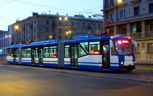 Автор в тексте забыл упомянуть стоимость трамвая. Так же не преводиться сравнительных характеристик польского трамвая и, например, 71-154 или 71-631-02. Вангую: после первой же морозной зимы Москва откажется от этих трамваев.