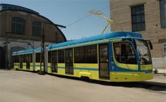 Автор в тексте забыл упомянуть стоимость трамвая. Так же не преводиться сравнительных характеристик польского трамвая и, например, 71-154 или 71-631-02. Вангую: после первой же морозной зимы Москва откажется от этих трамваев.