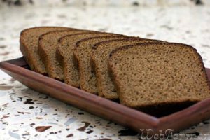 А как же вобла ? Чёрный хлеб ? Я всегда друзьям за рубеж вожу !