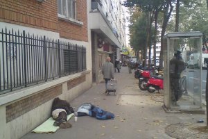 Езжай в Грецию, Неаполь, Болгарию,Венгрию,Польшу... посмотри на "чистенькие " улочки, богато одетый народ, "не убогие" лачушки-дома, на бедноту живущую в полях, на проституток и прислуг из Украины,... В общем не плохой сон тебе приснился о ЕС ! Посмотри, что в реале там твориться и кто из них (стран ЕС) готов нищетй Украинскую себе на шею повесить с дебильной молодёжью устраивающей факельные шествия и орущих "Украина це Европа!". Там и сейчас пытаются избавиться от пришлых хохлов. Многие умные страны уже начали поговаривать о выходе из ЕС (Италия, Франция,...)