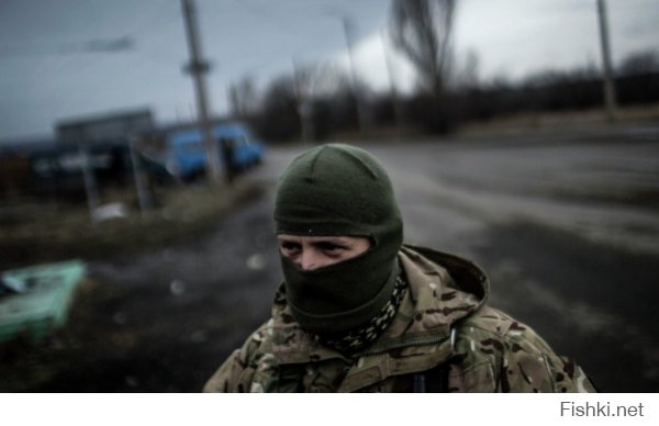 Минобороны Украины заявило в воскресенье, что силовики захватили у ополченцев несколько реактивных пехотных огнеметов «Шмель».
   «Позапрошлой ночью неподалеку от населенного пункта Редкодуб произошло боевое столкновение военнослужащих Вооруженных сил Украины с боевиками. В результате наши воины захватили несколько реактивных пехотных огнеметов “Шмель”, — говорится в сообщении.

Минобороны Украины заявляет, что это является “еще одним доказательством российского следа в эскалации вооруженного конфликта на востоке Украины”.
  И подтвердило это (как всегда) следующей фотографией. См. фото. А точнее - найди на фото огнемёт "Шмель".