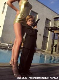 а ну отошли все быстро от моей женщины!:)