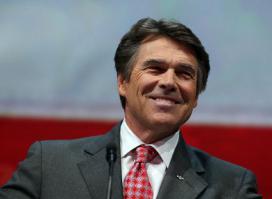 техас есть техас!мужик,он и в сша-мужик!
Визит президента США Барака Обамы в Техас начался с неожиданности: губернатор штата республиканец Рик Перри отказался встретить главу государства в аэропорту города Остина. Вместо этого он пригласил американского лидера на «более содержательную» личную беседу. Перри пошел наперекор традиции встречать главу государства, когда тот приезжает в штат, поскольку «быстрое рукопожатие у трапа самолета не позволит затронуть насущные вопросы».